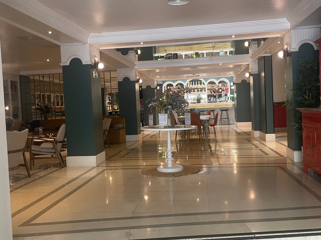 珀蒂宫特里亚纳小宫酒店主图