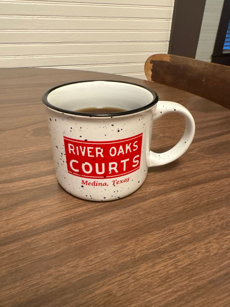 Medina River Oaks Courts-旅行者
