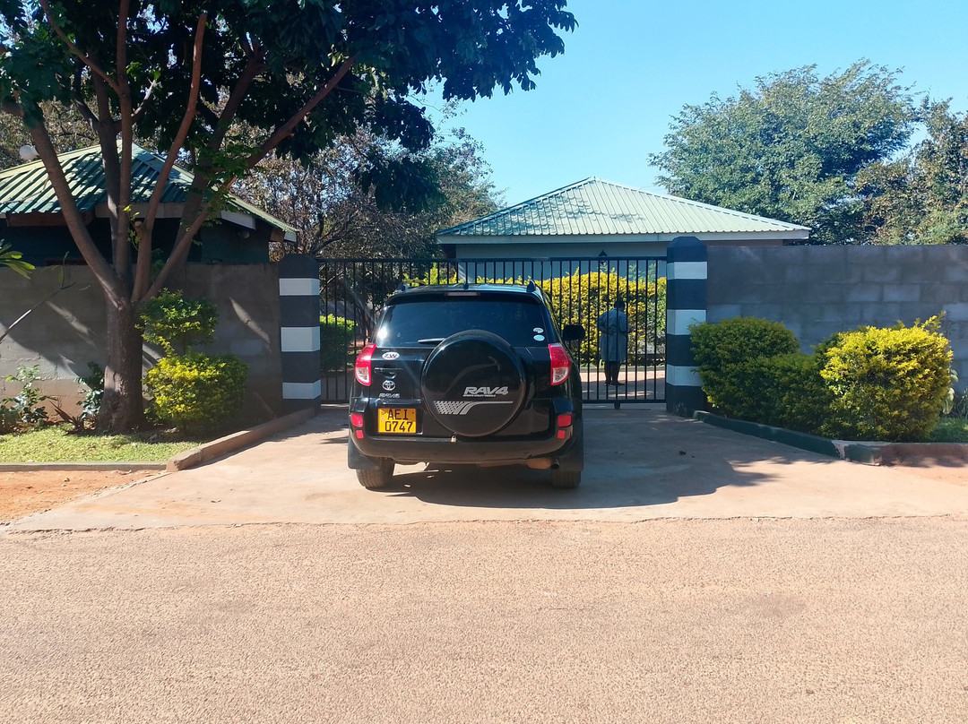 Victoria Falls Handy Taxis and Transfers-维多利亚瀑布必去景点