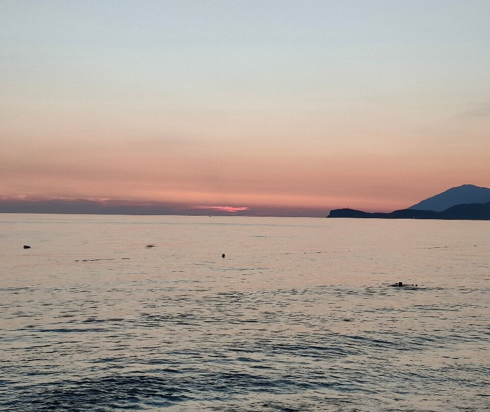 Buneci Beach-Piqeras必去景点