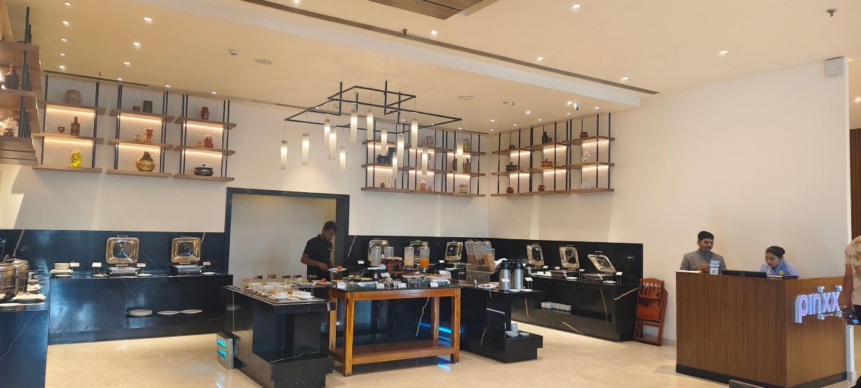 皇家兰花中央施莫加酒店-旅行者