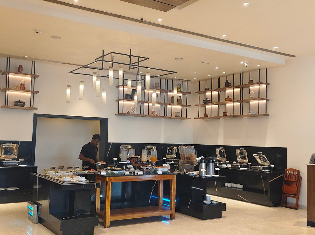皇家兰花中央施莫加酒店主图