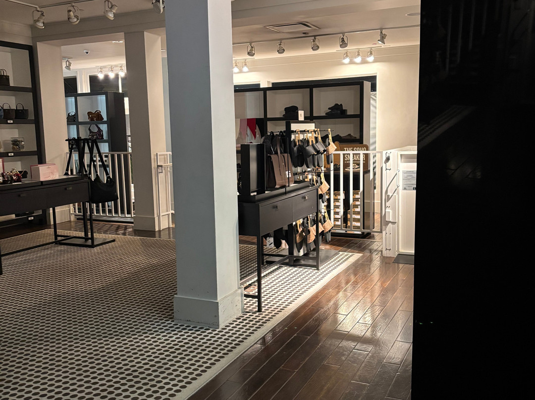 Coach Outlet Store-卡梅尔必去景点