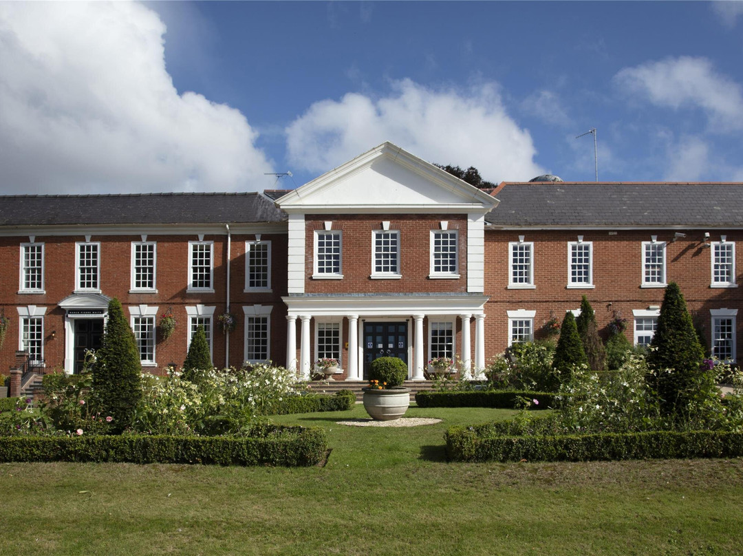 索利哈尔酒店住宿-Manor Hotel Solihull