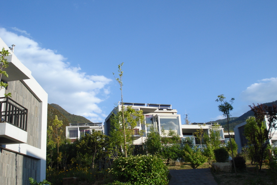 湖畔高尔夫精致酒店-客卧