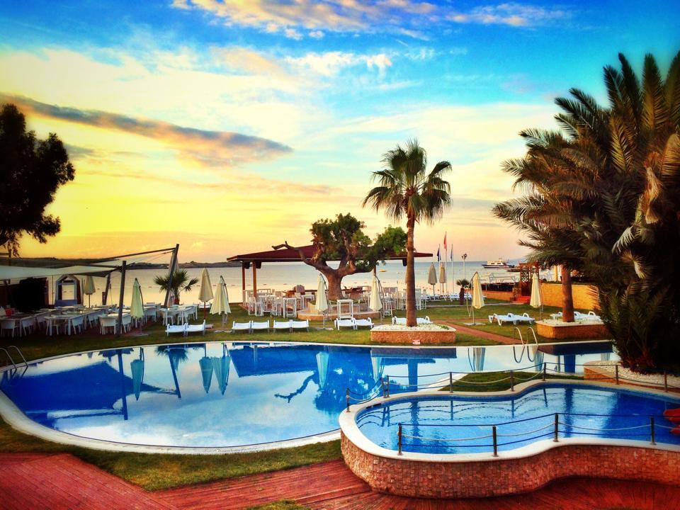 Costa Luvi Hotel