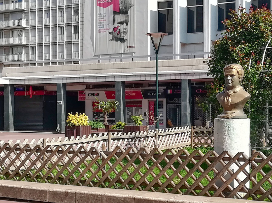 Monument Buste De François Truffaut-Saint Gratien必去景点