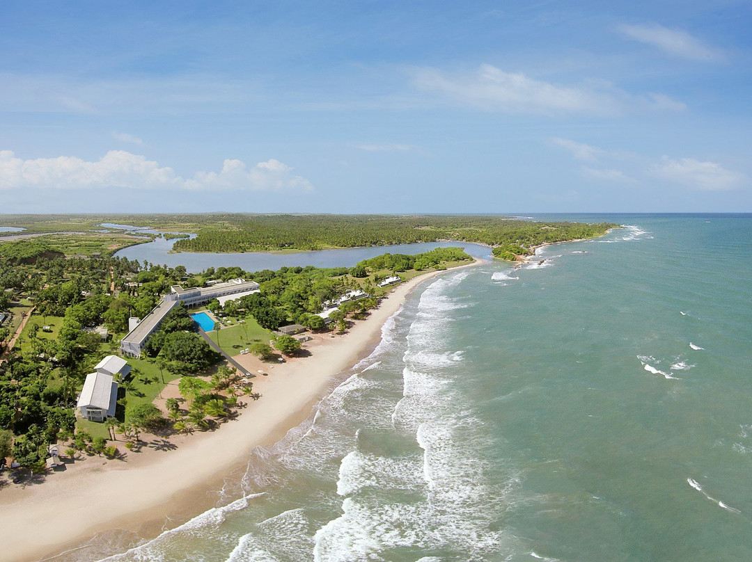 亭可马里查雅蓝光酒店主图