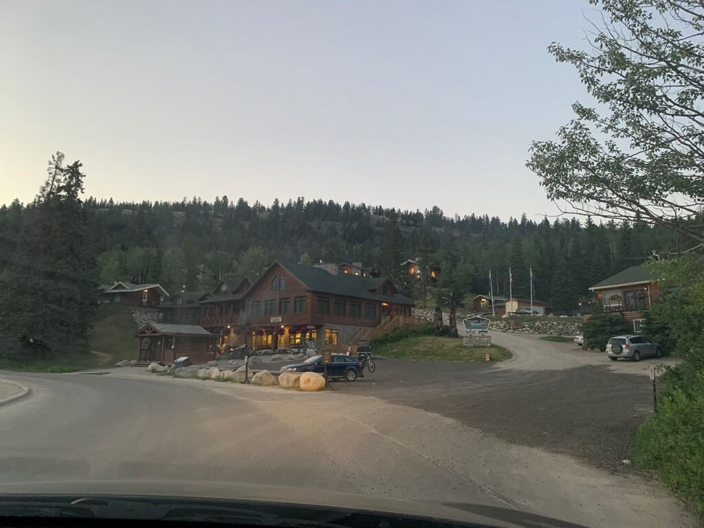 金字塔湖度假酒店主图