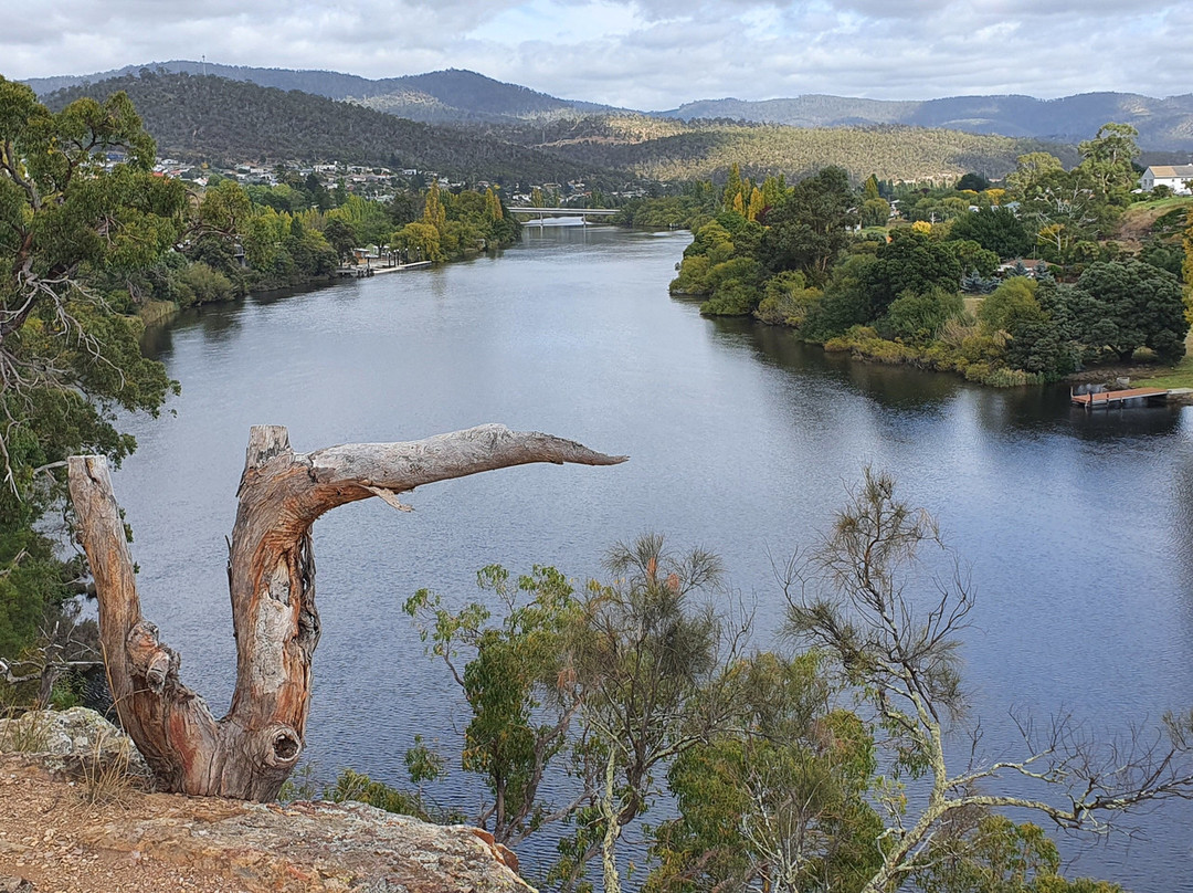 Derwent Cliffs Walk-New Norfolk必去景点