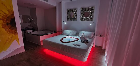 阿斯特里亚沙滩成人酒店主图