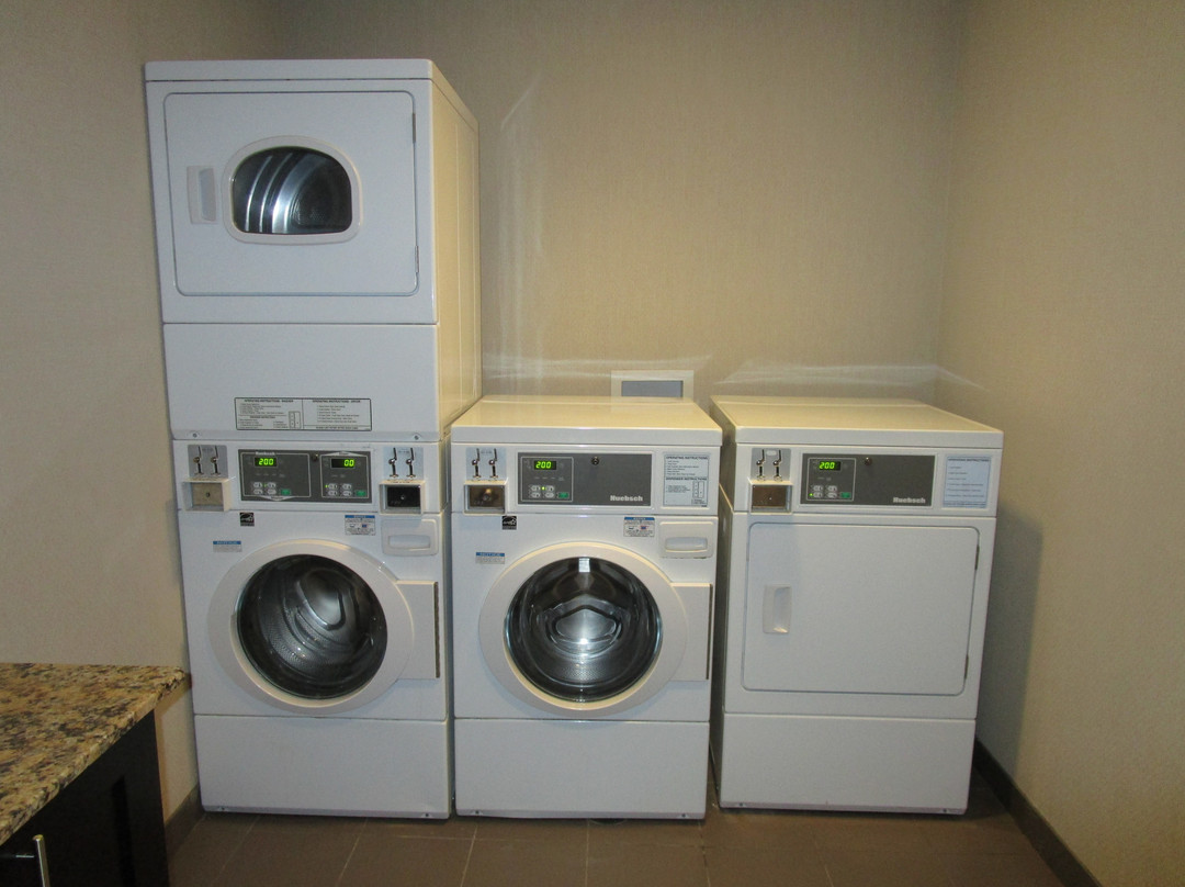 Chateau Inn and Suites Bonnyville主图