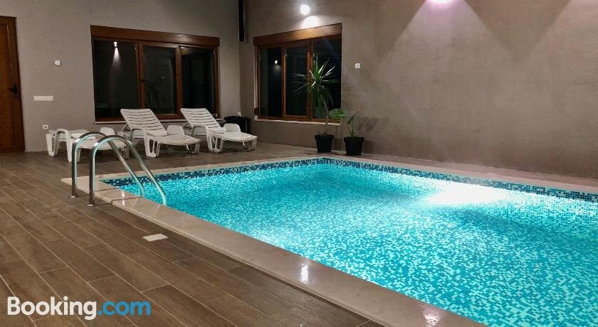 Guesthouse with Swimming Pool - Zboriste