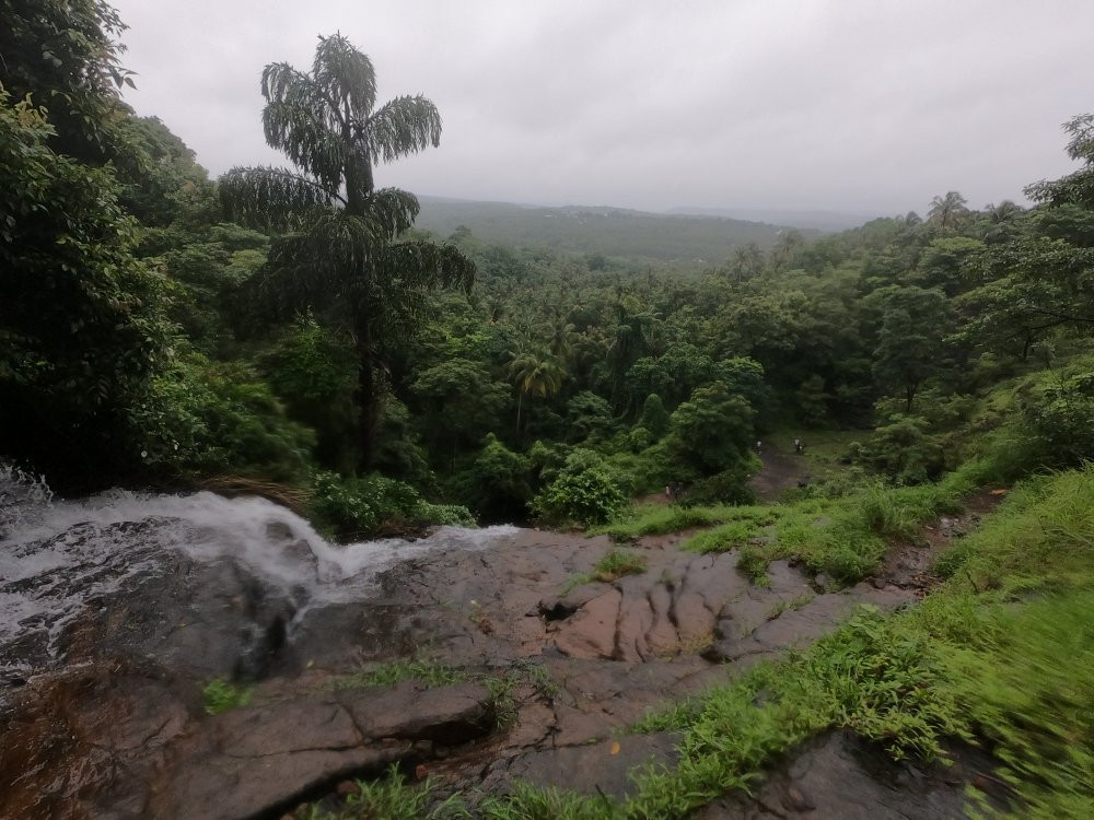 Paloor Kotta Waterfall景点图片