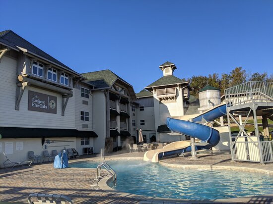 The Lodge at Five Oaks主图