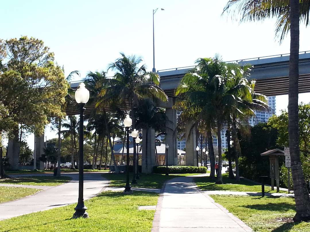 迈尔斯堡旅游景点-Fort Myers River District