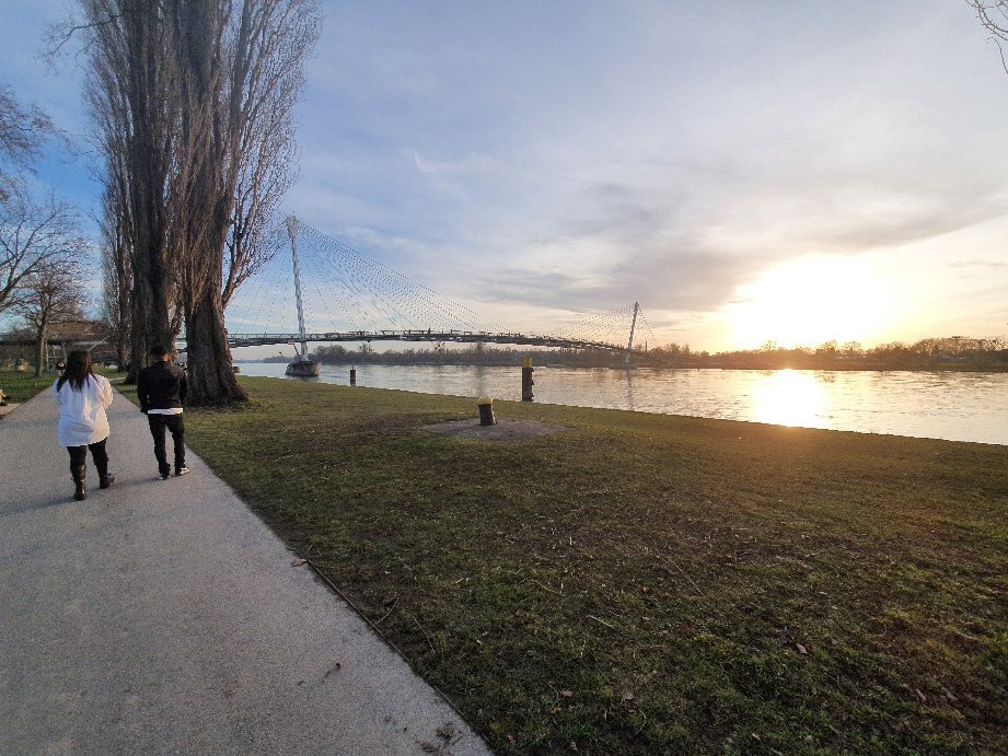 Passerelle des Deux Rives-凯尔必去景点