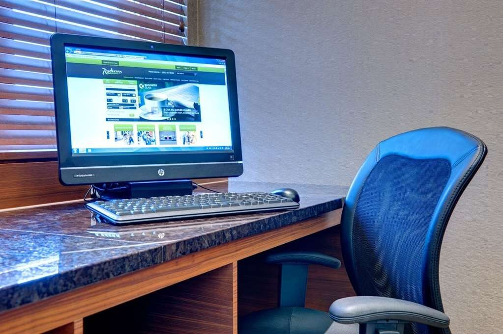 Radisson Hotel & Suites Fort McMurray主图