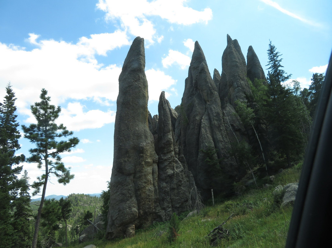 Cathedral Spires Hiking Trail景点图片