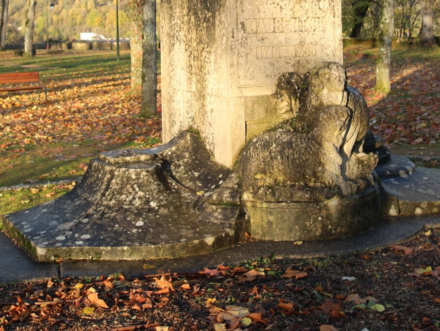 Monument À Daubenton景点图片