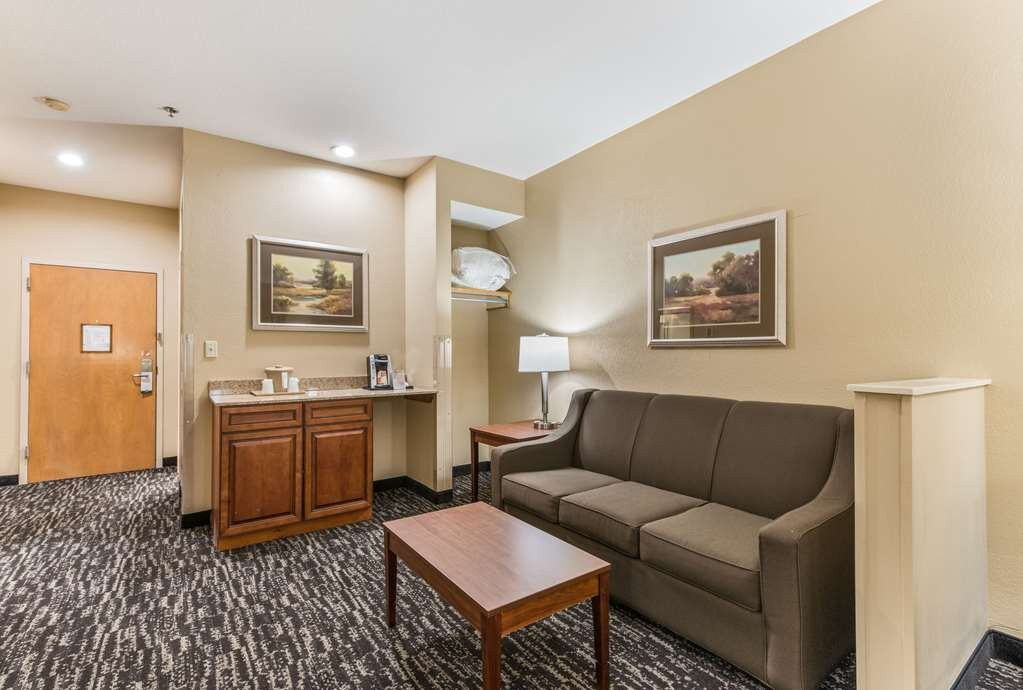 Quality Inn & Suites Hendersonville - Flat Rock主图