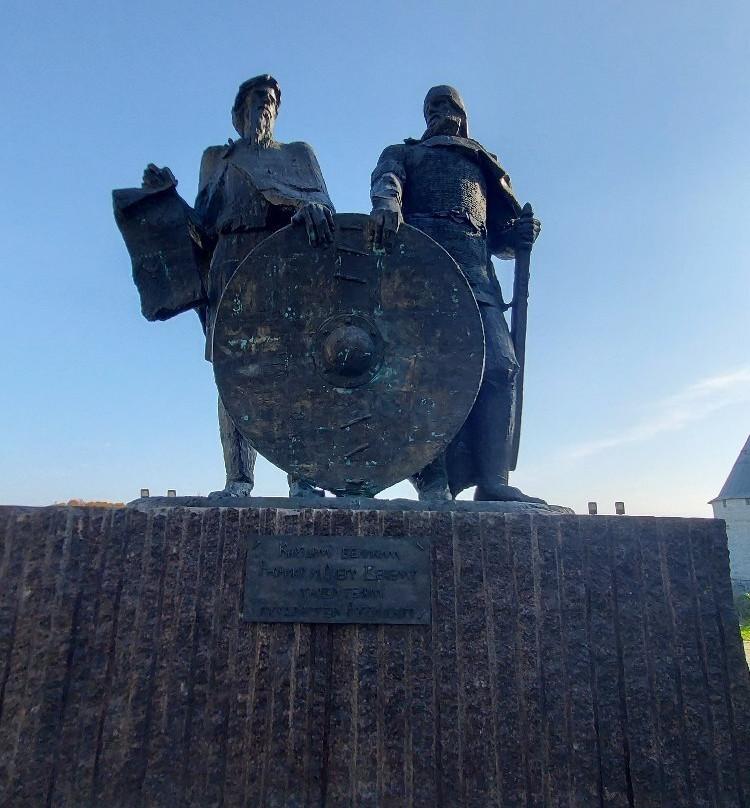 Monument to Ryurik and Veshhiy Oleg景点图片