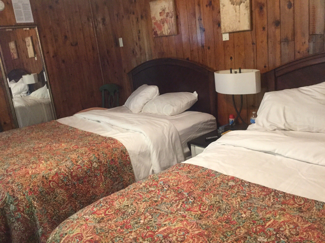 Riverside Lodge at Chimney Rock主图