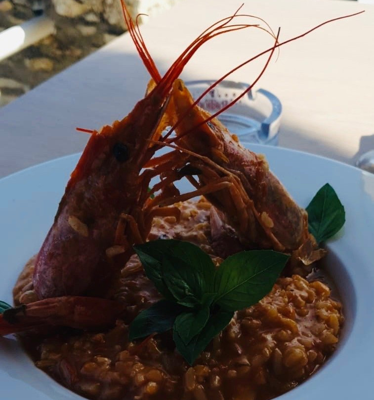 Peroulia Beach-Vounaria必去景点