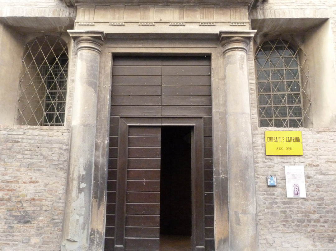 Chiesa di Santa caterina-Urbania必去景点