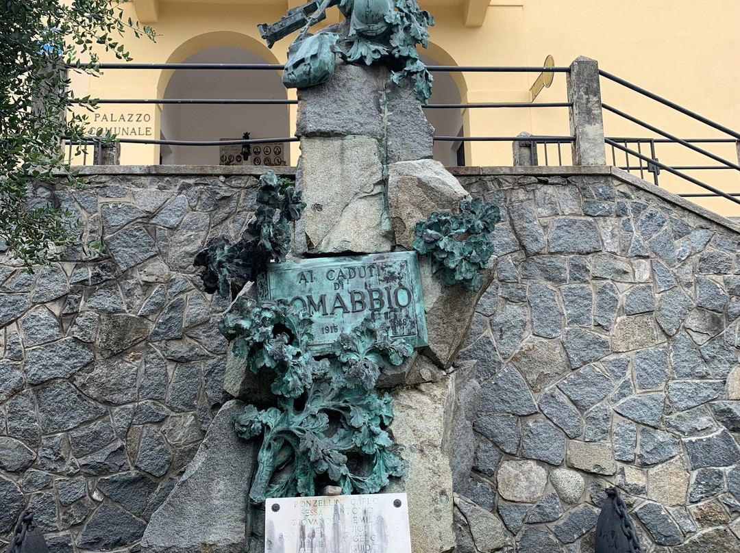 Monumento ai Caduti di Comabbio-Comabbio必去景点