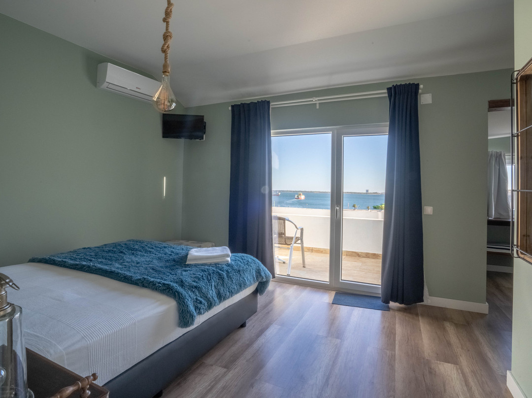 Marina Blue - Apartments & Suites