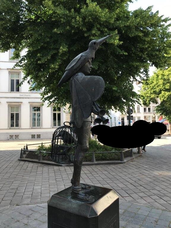 Papageno Statue-布鲁日必去景点