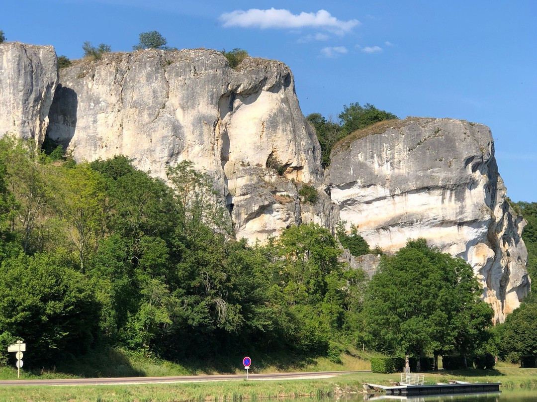Le Roches de Merry