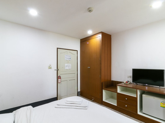 曼谷沃拉达宫酒店主图