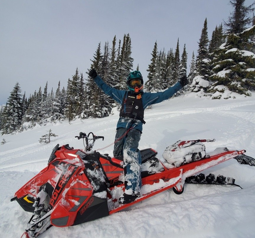 Golden Snowmobile Rentals & Tours景点图片