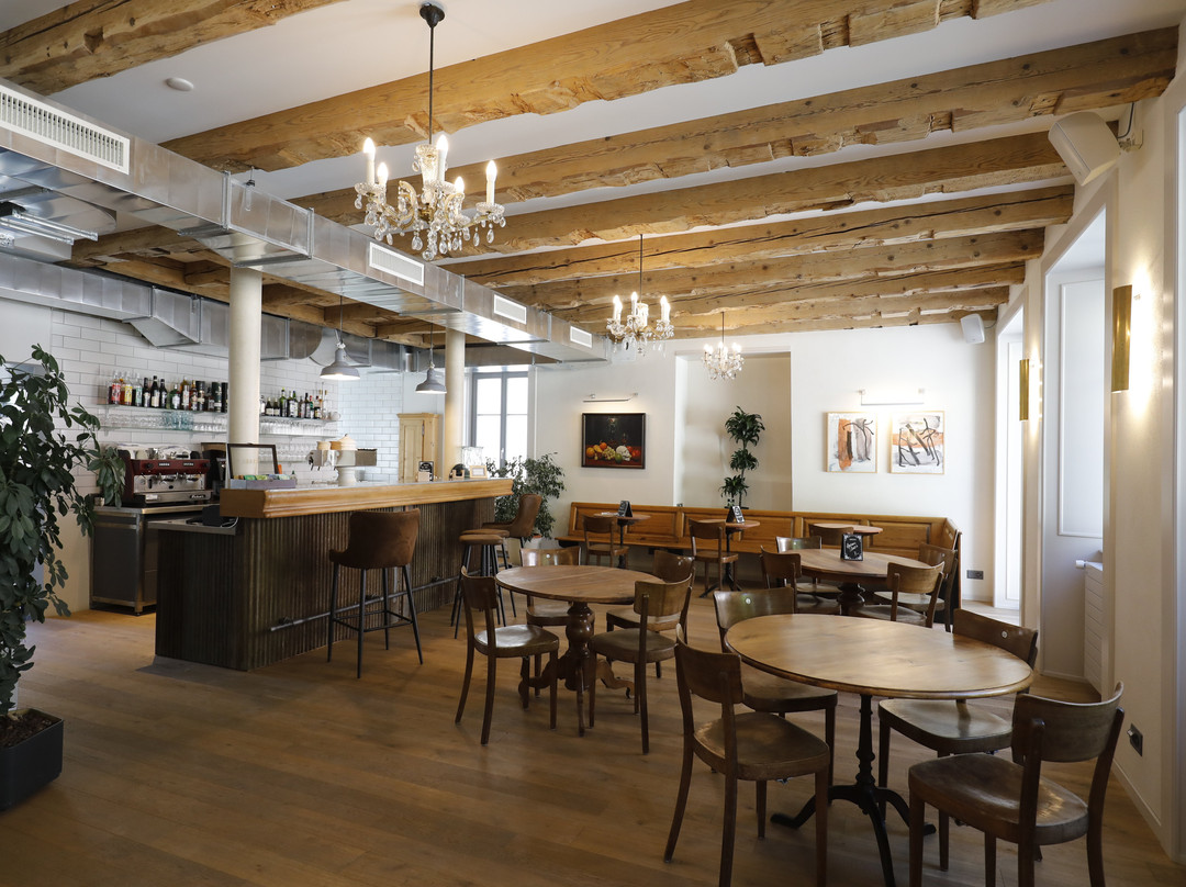 Le Bistro De La Fleur-de-lis