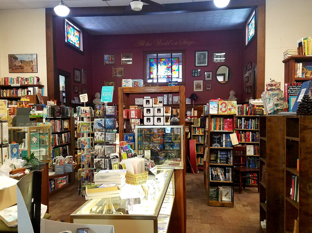 Readers Realm Gallery of New & Used Books, Gifts & Whimsy-Montello必去景点