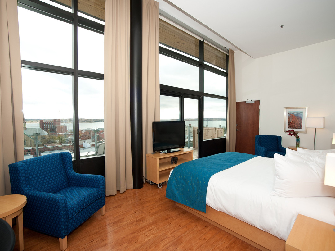 霍尔曼大酒店主图