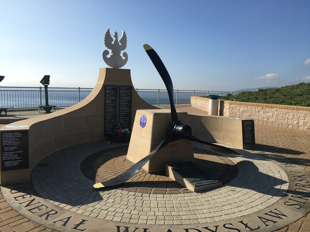 Sikorski Memorial-Gibraltar Town必去景点