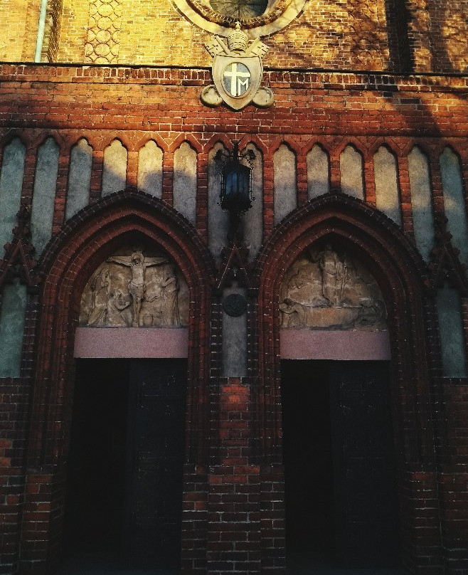 Bazylika konkatedralna Swietej Trojcy w Chełmzy景点图片