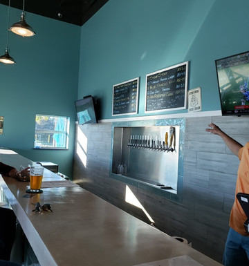 3 Car Garage Brewing-布雷登顿必去景点