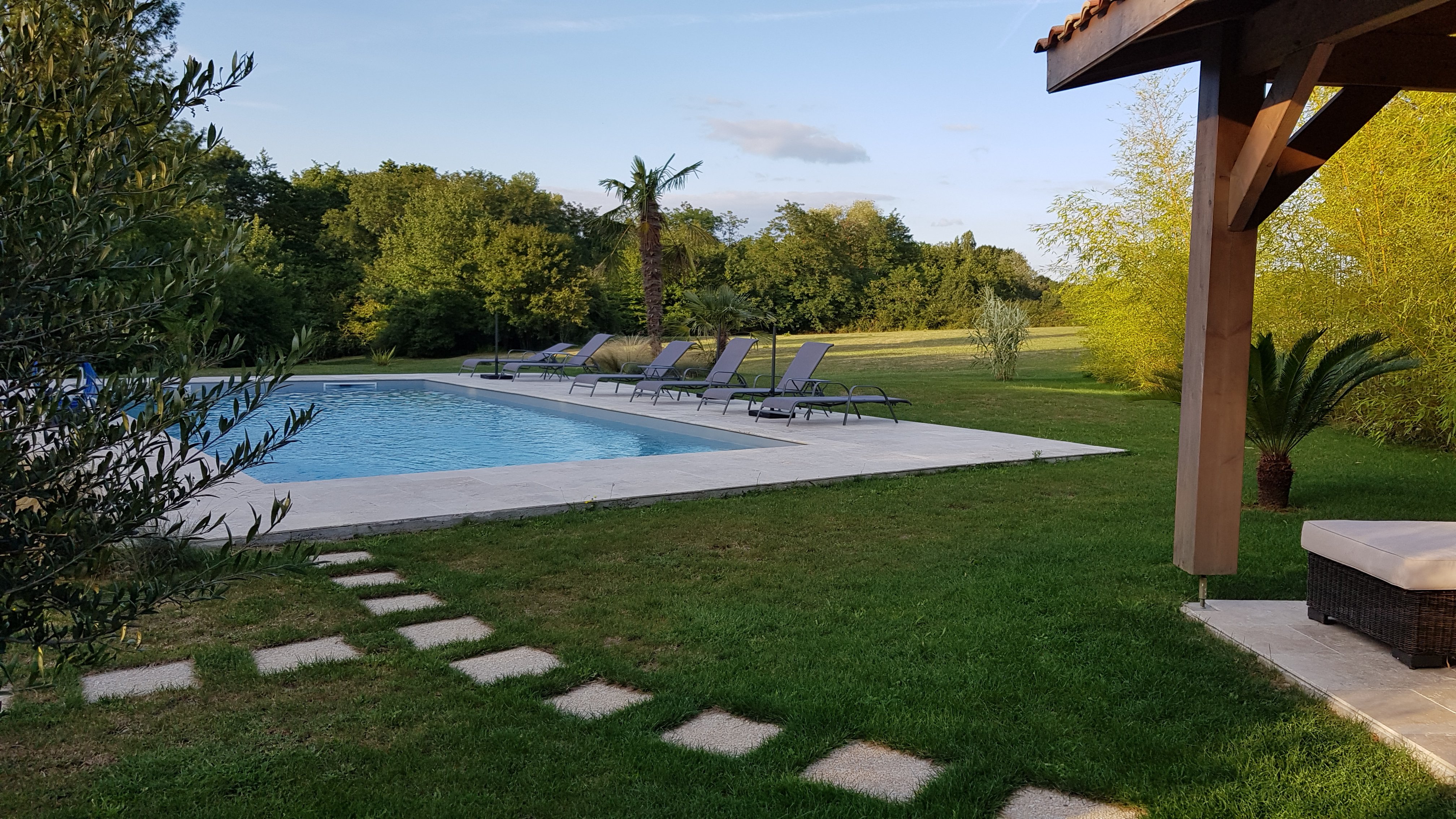 Domaine la Bastide-泳池