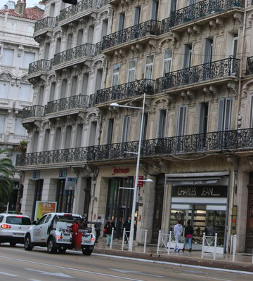 Librairie Charlemagne-土伦必去景点