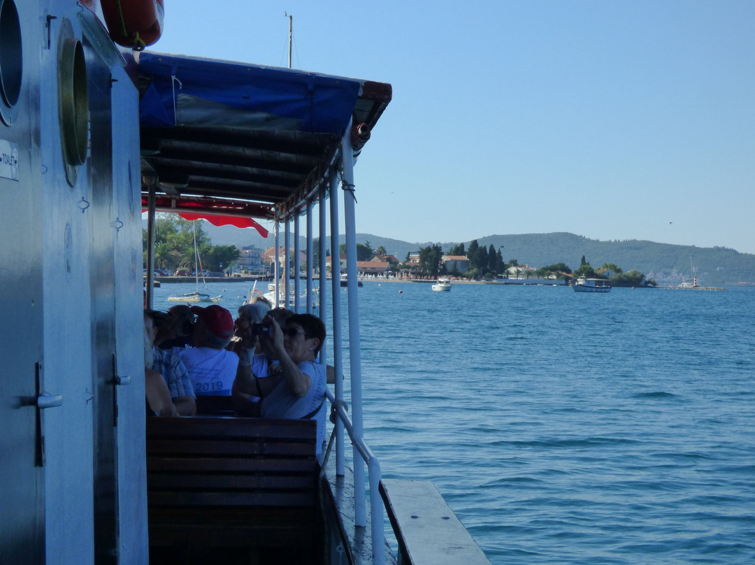 PAJO Boat Tours景点图片
