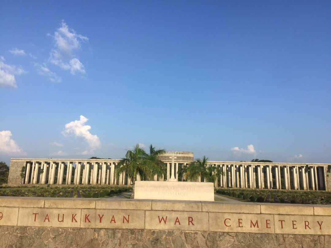 南洋月桂树战争公墓景点图片