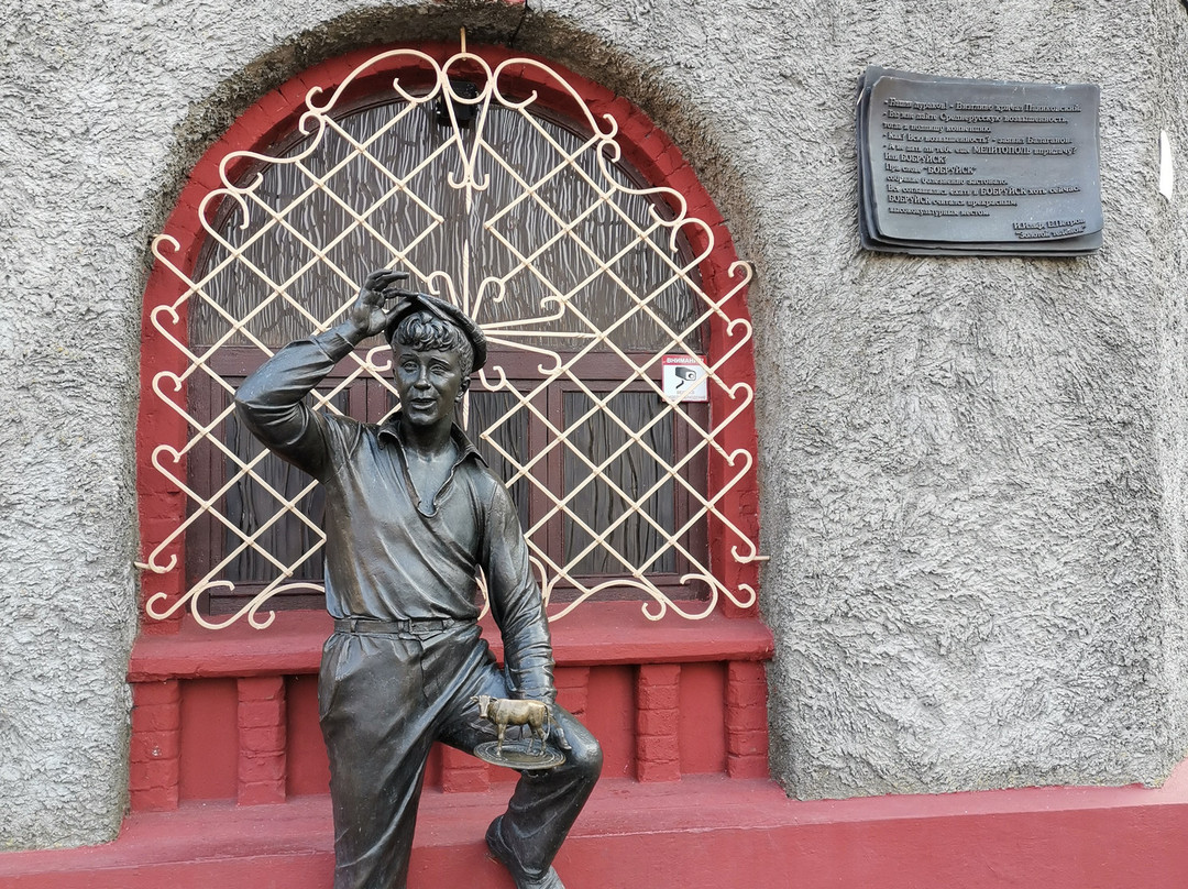 Monument to Shura Balaganov-Bobrujsk必去景点