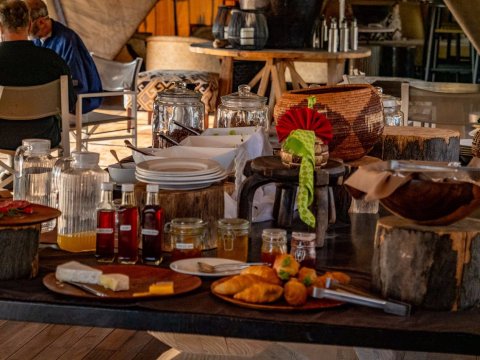 Gomoti Plains Camp - Machaba Safaris-餐饮