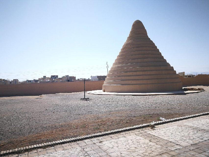 Bricked ice storage of AbarKuh景点图片