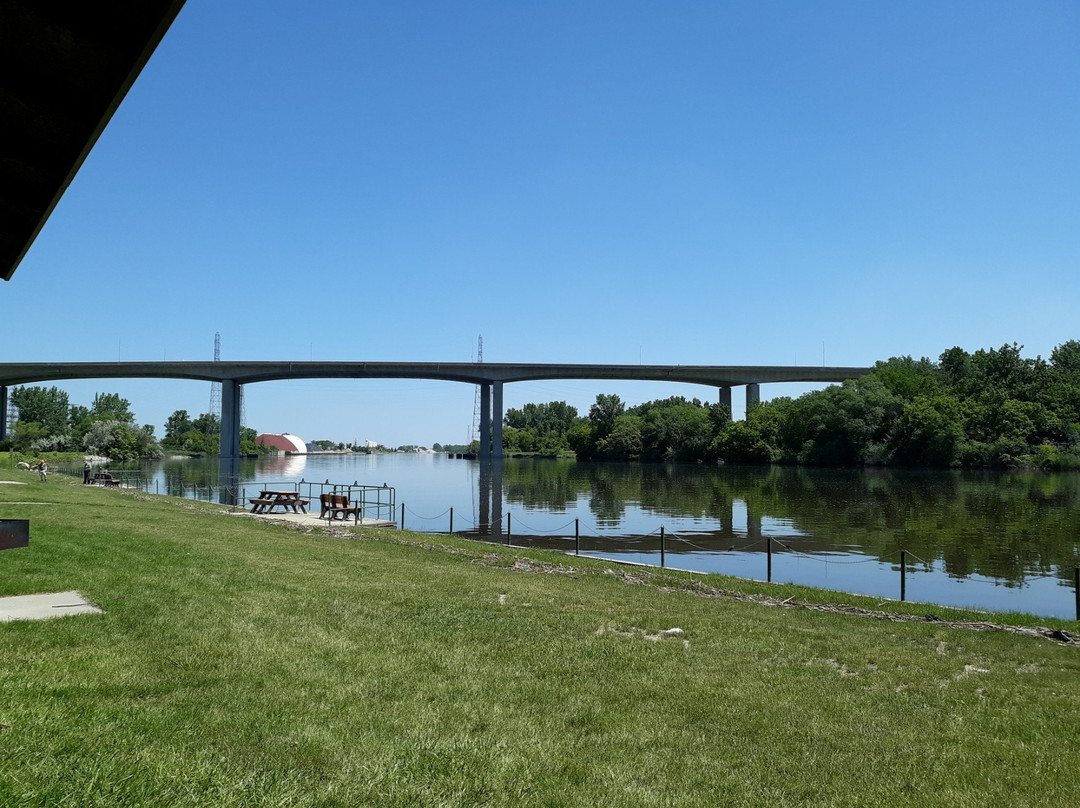 Zilwaukee Riverfront Park景点图片