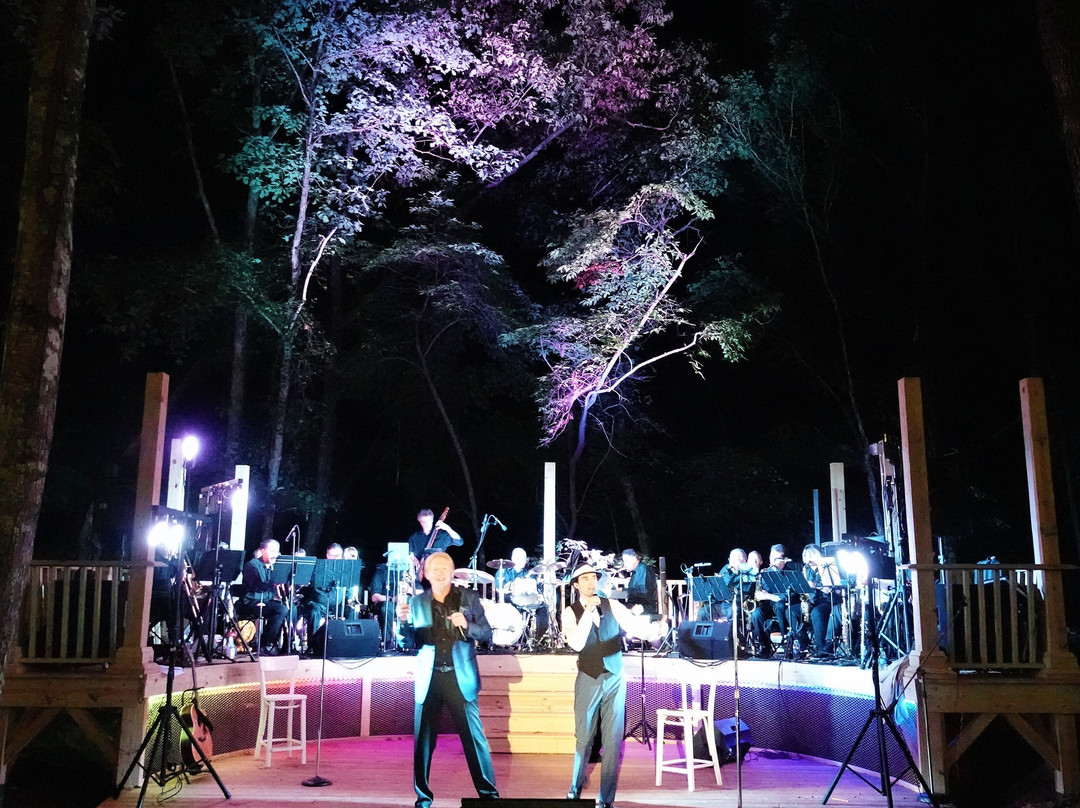 Marble Hill旅游景点-Feather's Edge Vineyards